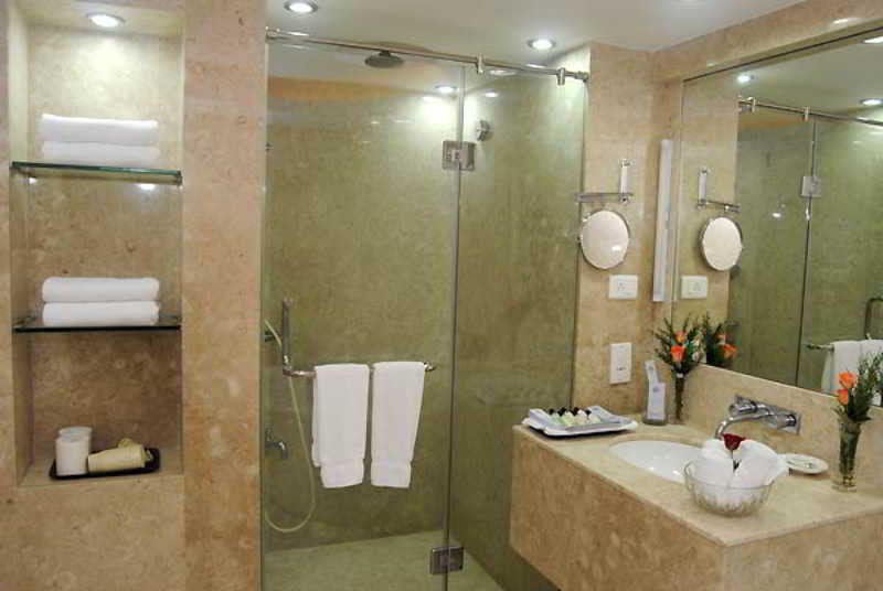 Breeze Hotel Chennai Exterior foto